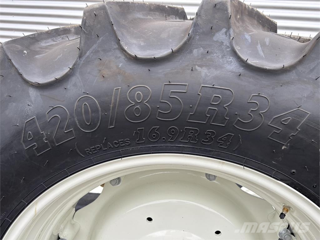 Set Bkt Agrimax Banden 420/85R34 en 340/85R24 Vers Tractors