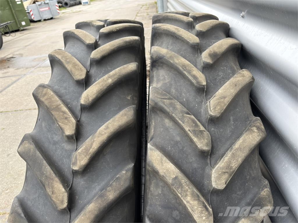 Set Firestone banden 270/95R38 Tractors