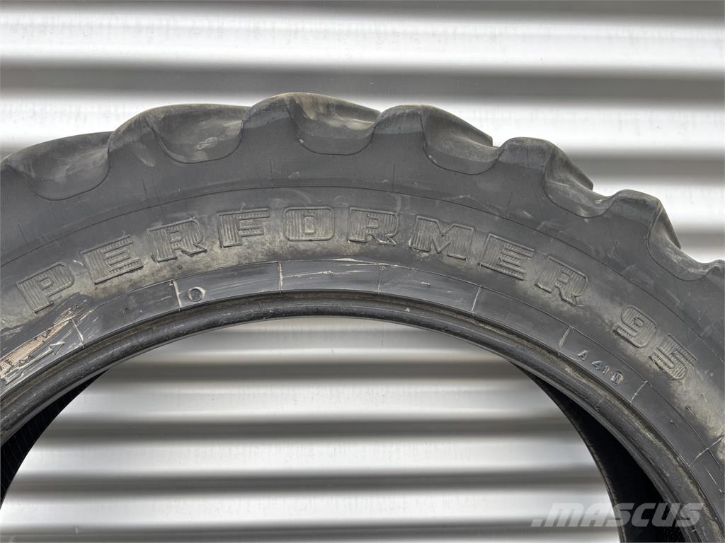  Set Firestone banden 270/95R38 Tractors