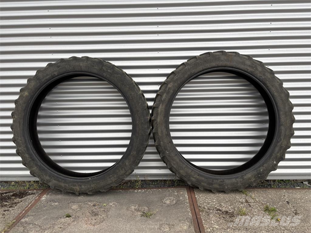 Set Gebruikte Alliance banden 270/95R54 Tractors