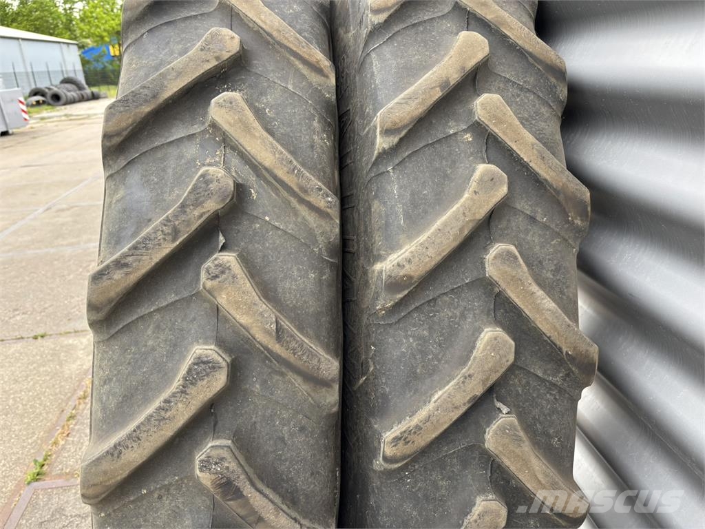 Set Gebruikte Alliance banden 270/95R54 Tractors