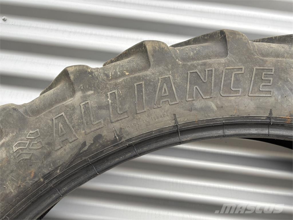Set Gebruikte Alliance banden 270/95R54 Tractors