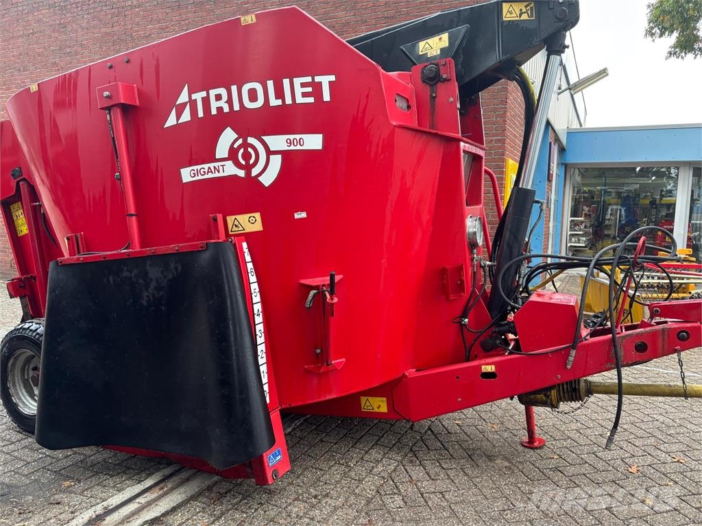 Trioliet Gigant 900 Voermengwagen Оборудование для животноводческих ферм