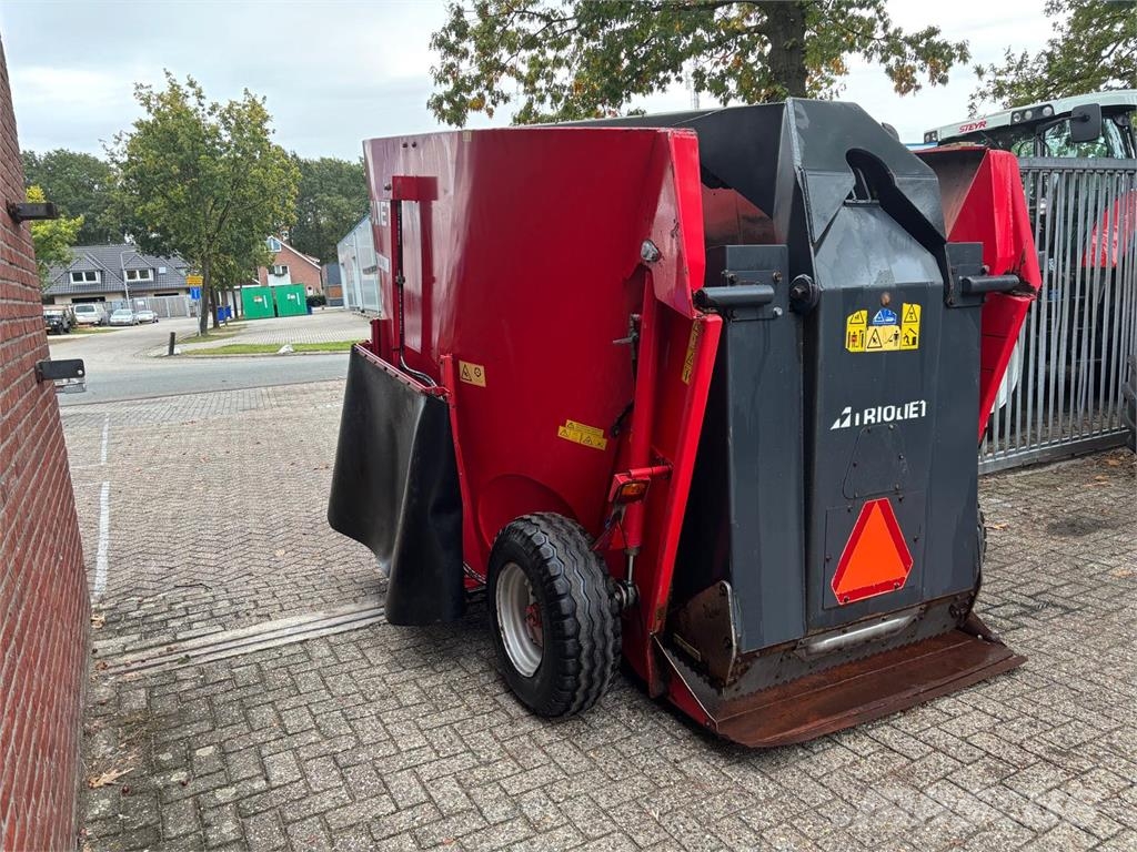 Trioliet Gigant 900 Voermengwagen Оборудование для животноводческих ферм