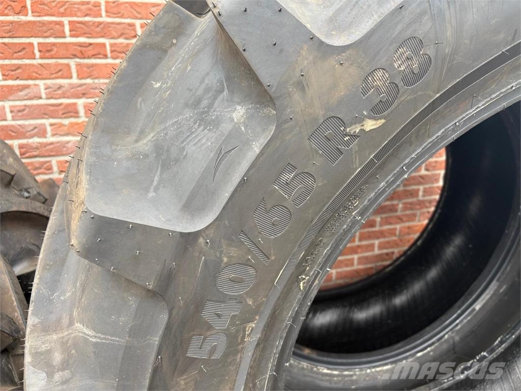 Vredestein 540/65R38 en 440/65R28 Banden Tractores