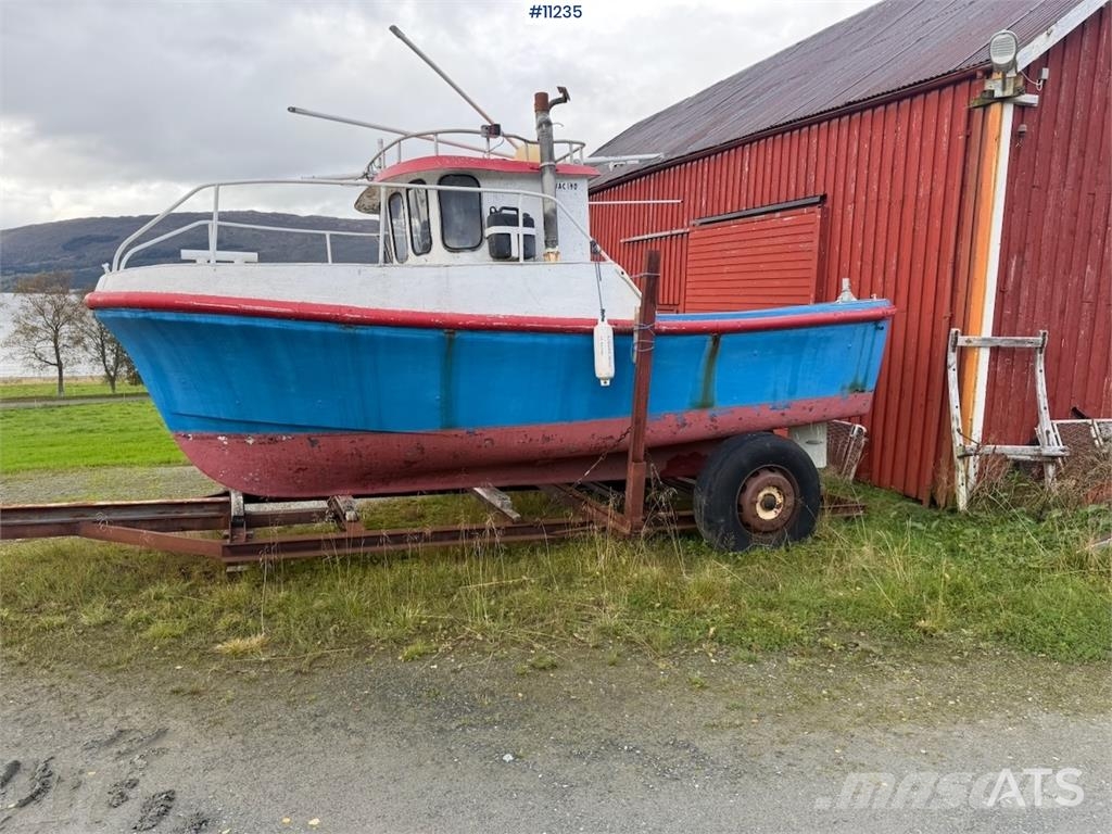  24 fots båt med Saab 22 motor مكونات أخرى