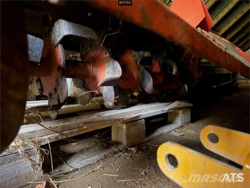Agrator UR/1300 C Прочее почвообрабатывающее оборудование
