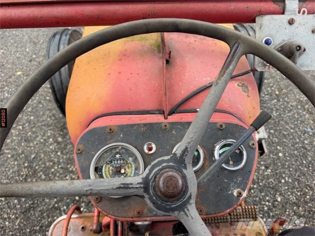 Bolinder-Munktell BM Buster 320 Traktorer