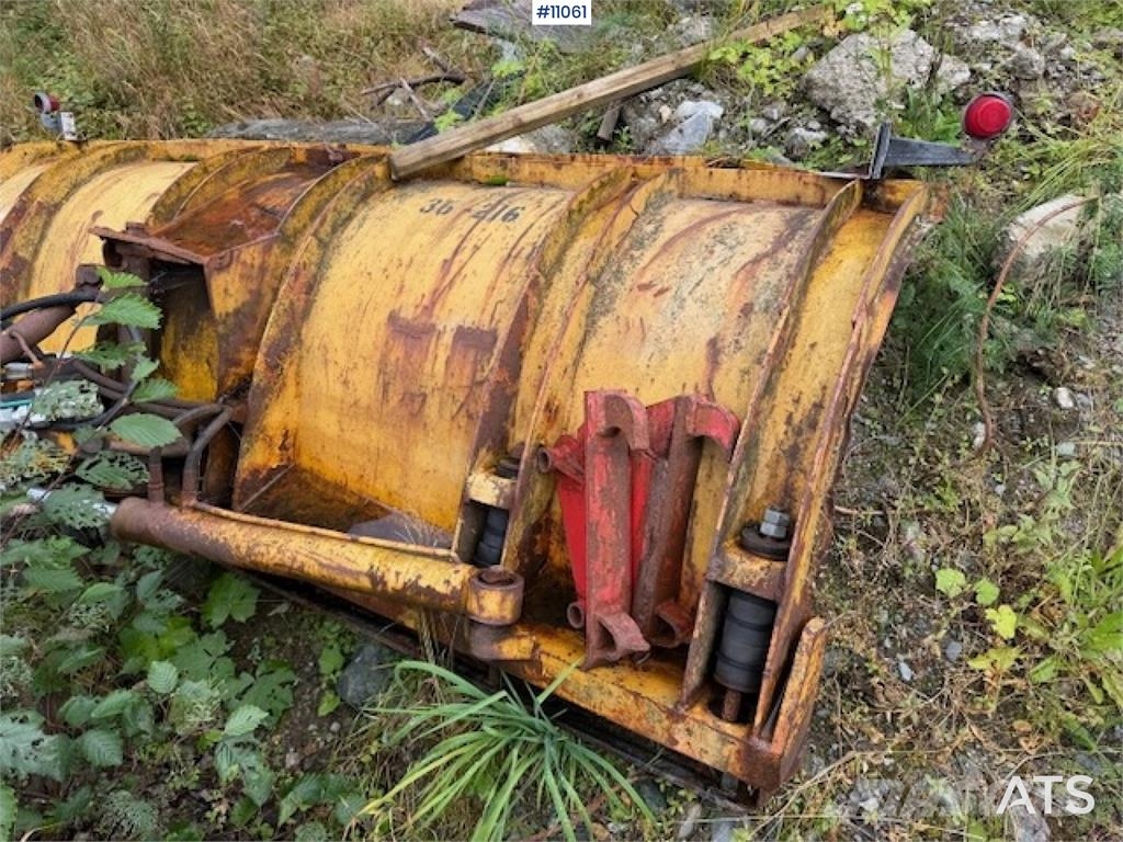 Brøyteplog Brøyteplog Снежные отвалы и плуги
