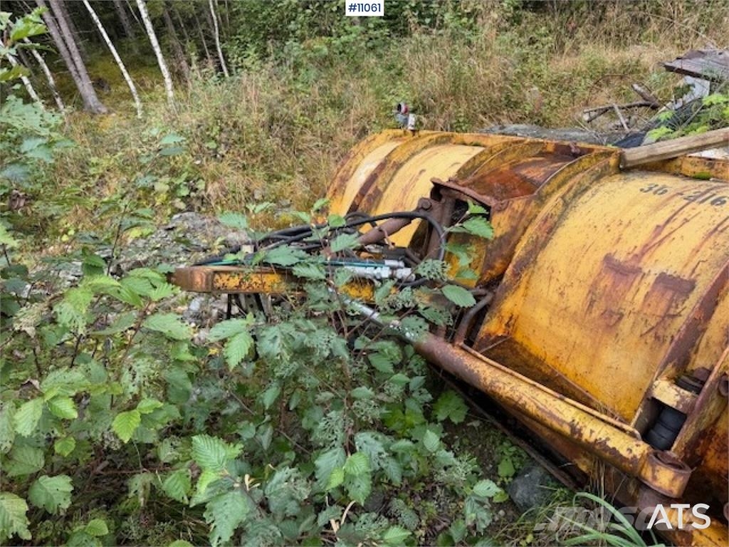 Brøyteplog Brøyteplog Снежные отвалы и плуги