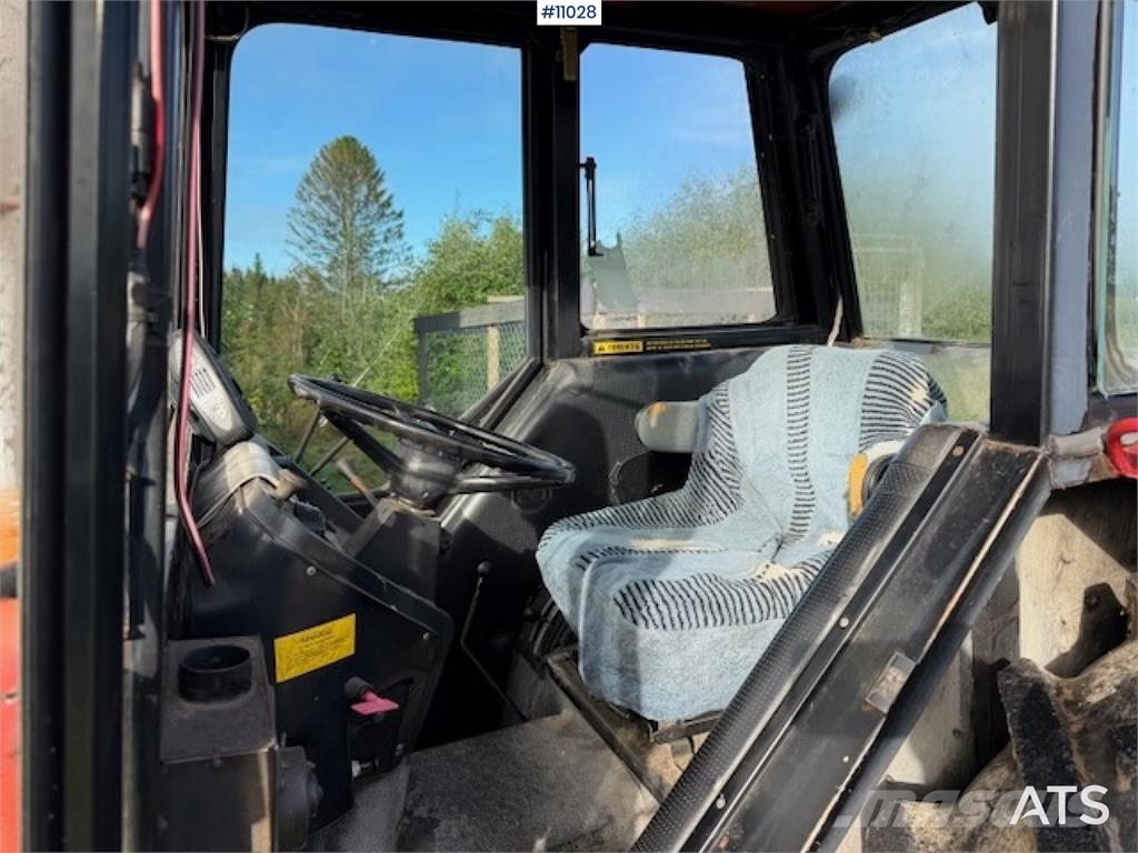 Case IH International 585 Traktorji