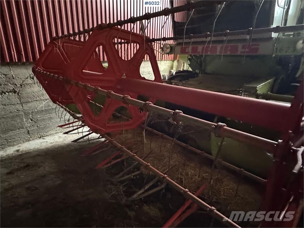 CLAAS Dominator 48 Зернозбиральні комбайни