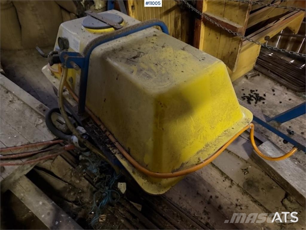 Erland Åkersprøyte Trailed sprayers