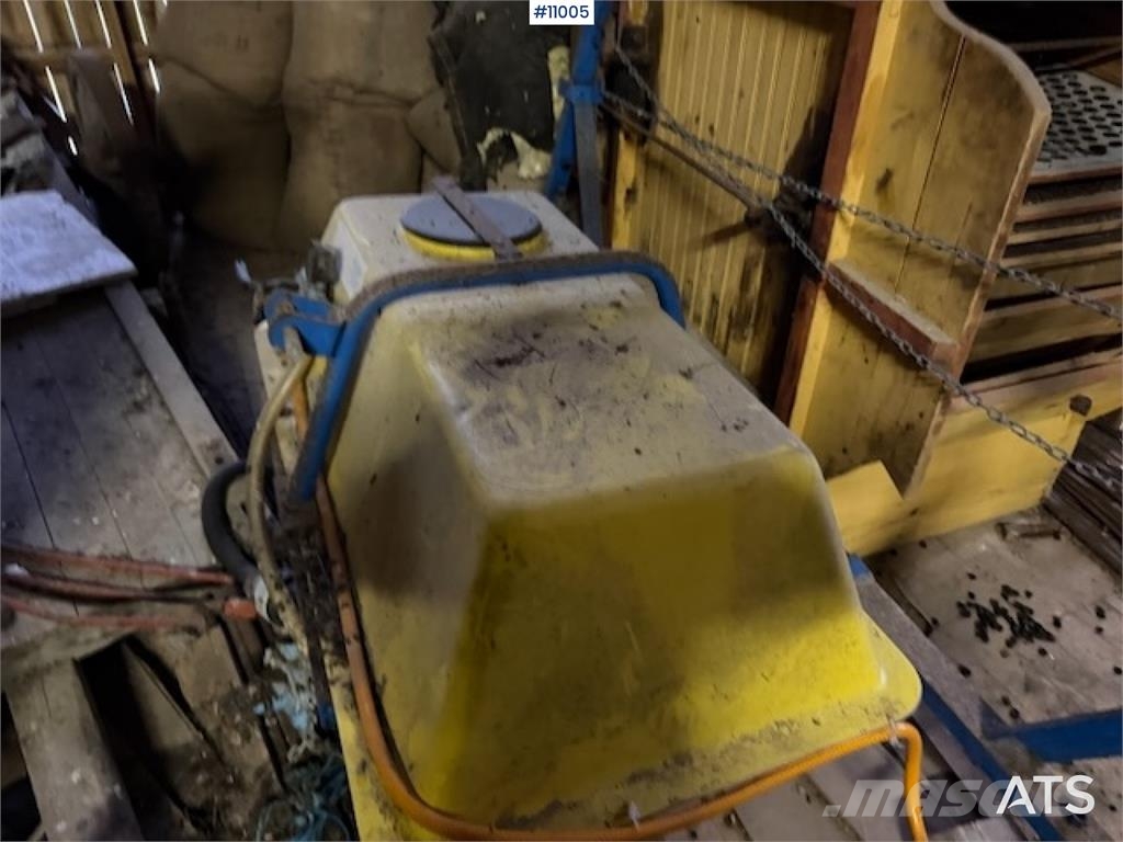 Erland Åkersprøyte Trailed sprayers