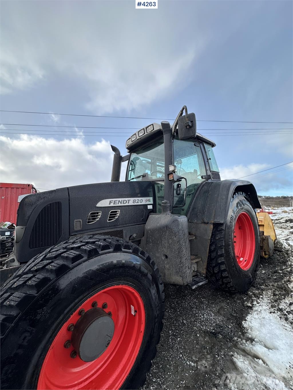 Fendt 820 Vario Tractors
