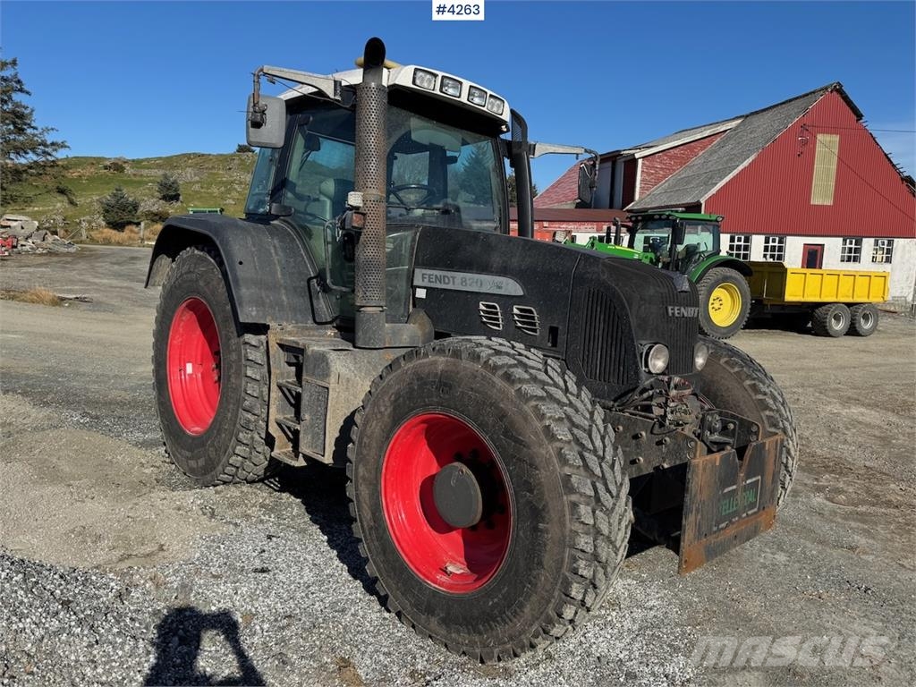 Fendt 820 Vario Tractors