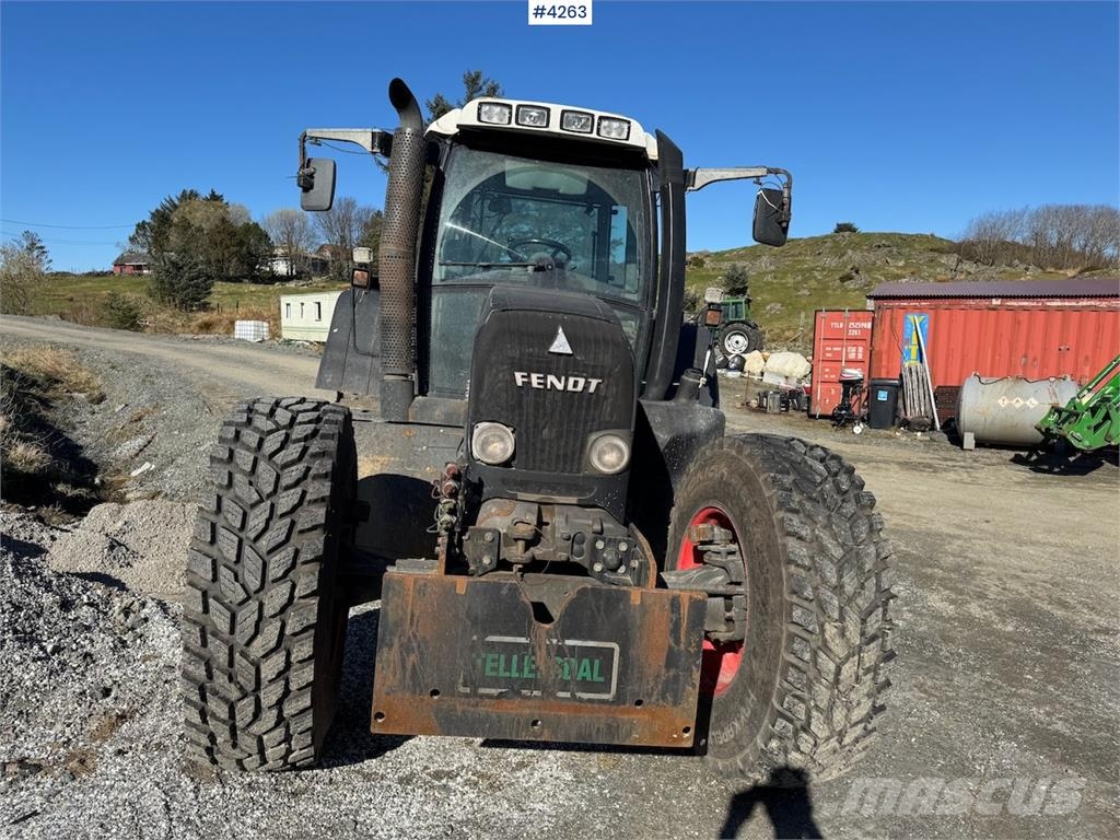Fendt 820 Vario Tractors