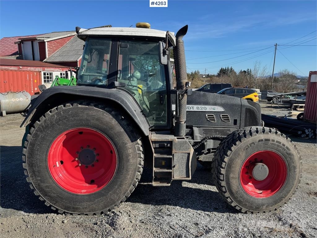 Fendt 820 Vario Tractors