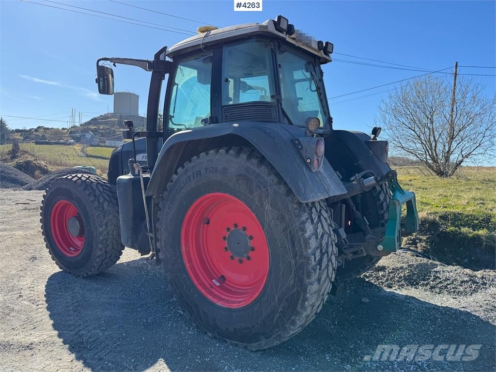 Fendt 820 Vario Tractors