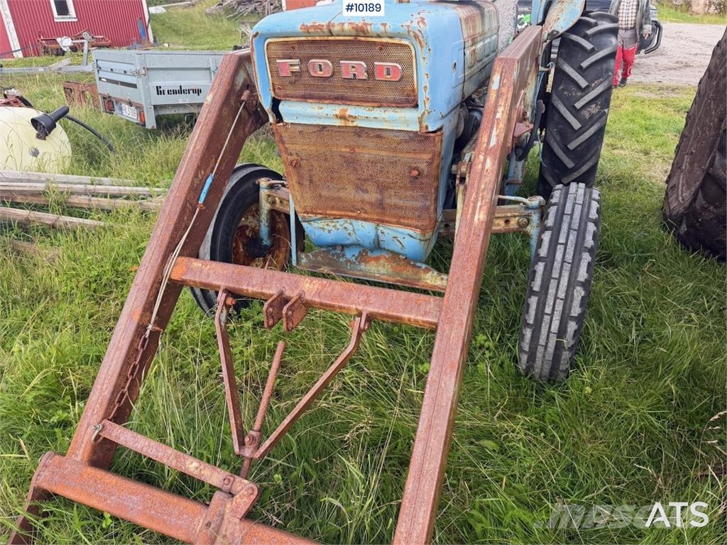 Ford 2000 الجرارات