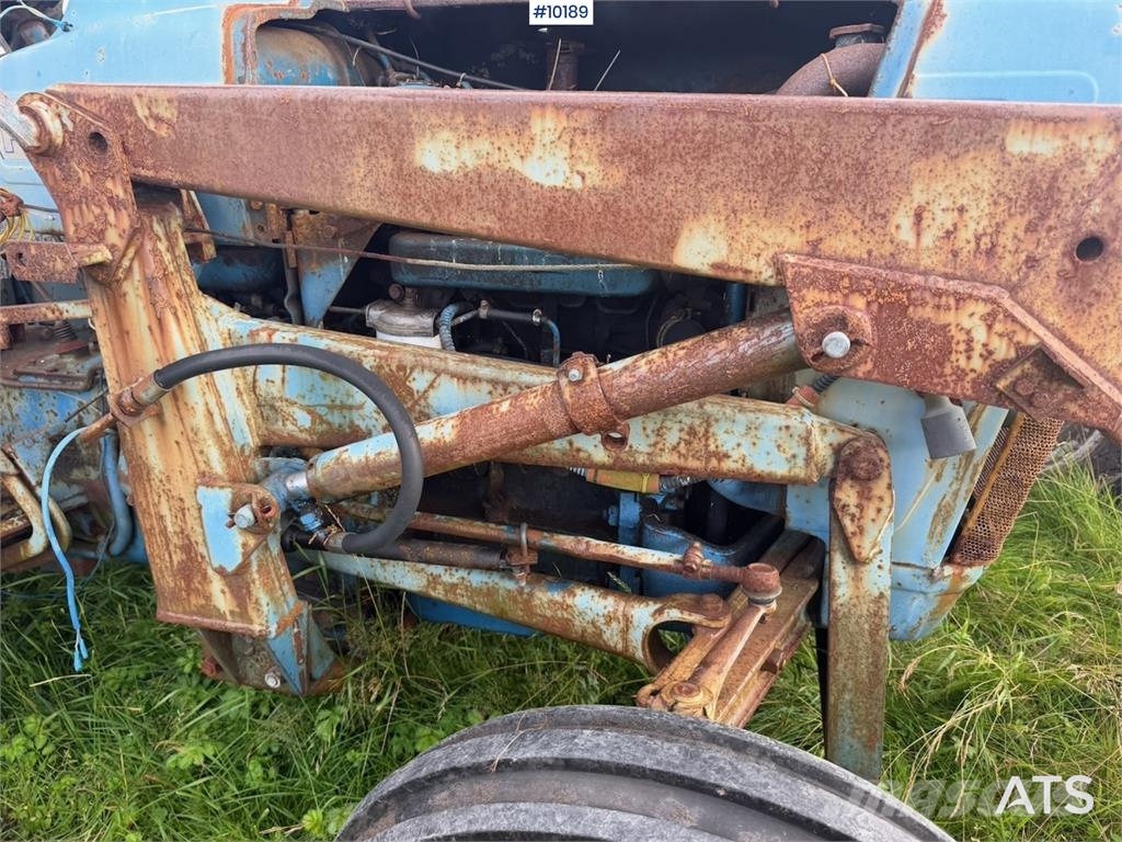 Ford 2000 الجرارات