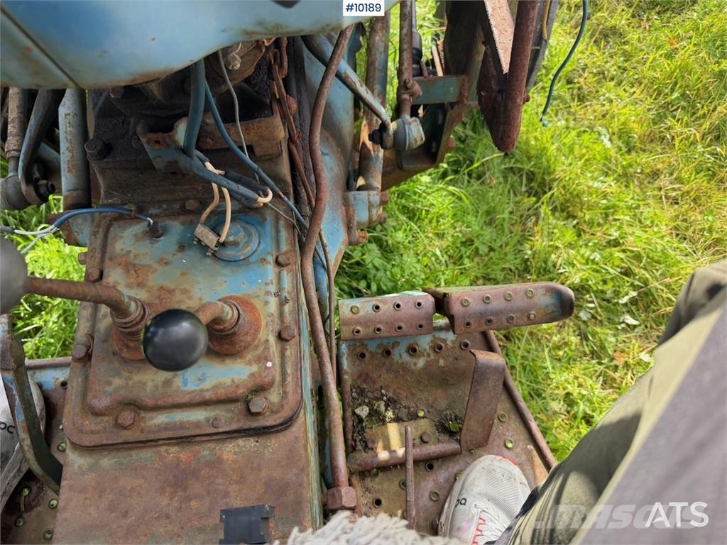 Ford 2000 الجرارات