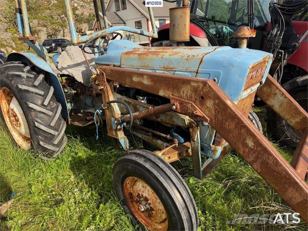 Ford 2000 الجرارات