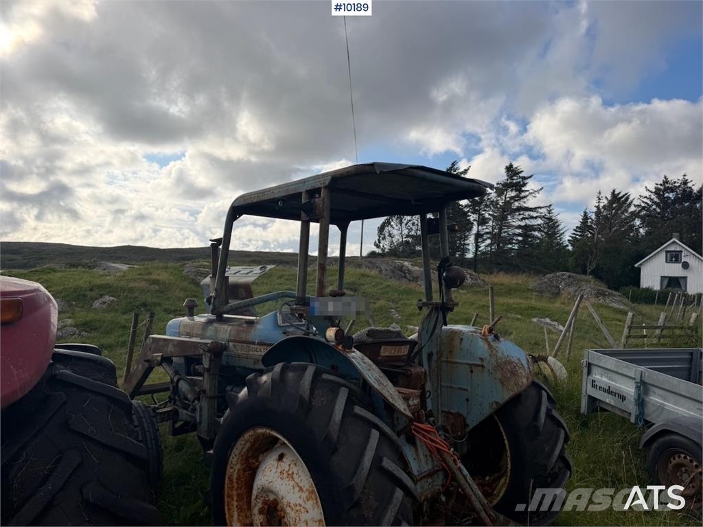 Ford 2000 الجرارات