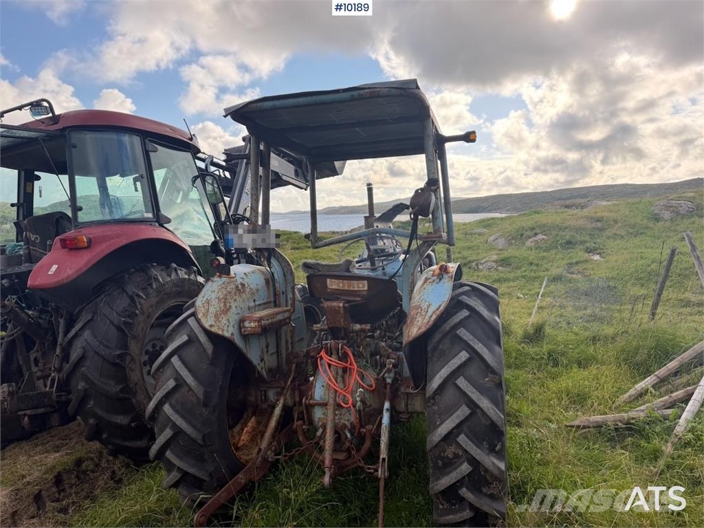 Ford 2000 الجرارات