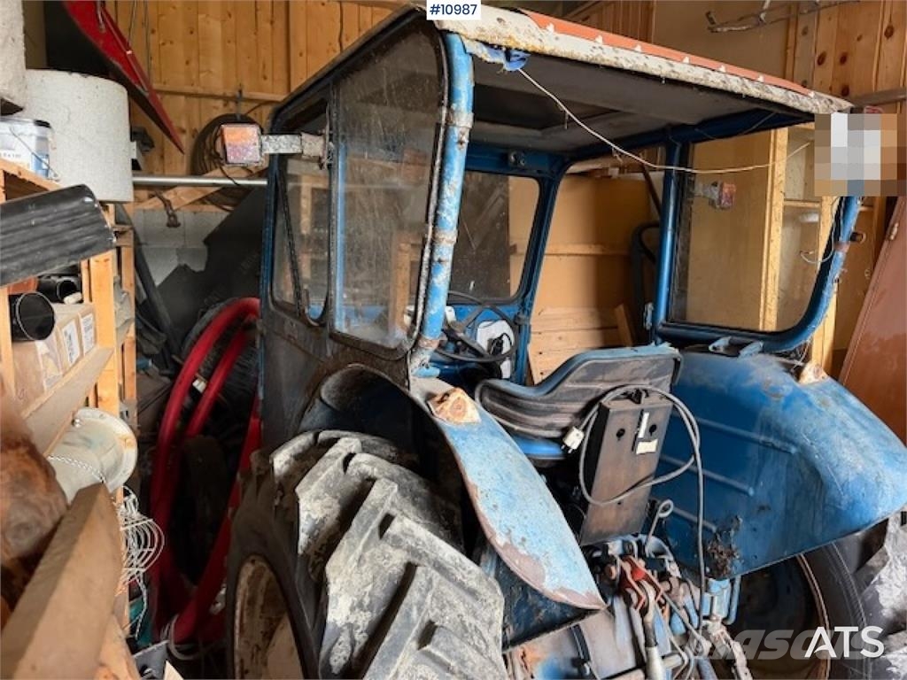 Ford 2000 Tractors