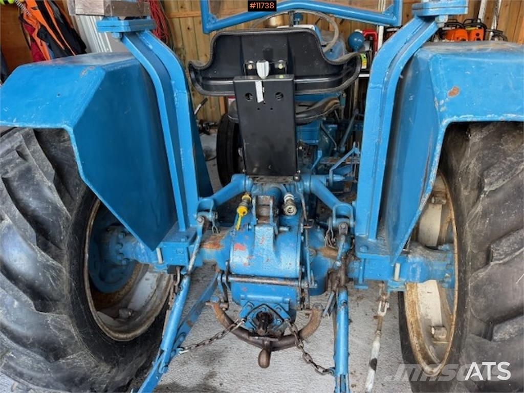 Ford 2000 2x4 traktor rep objekt Traktorer