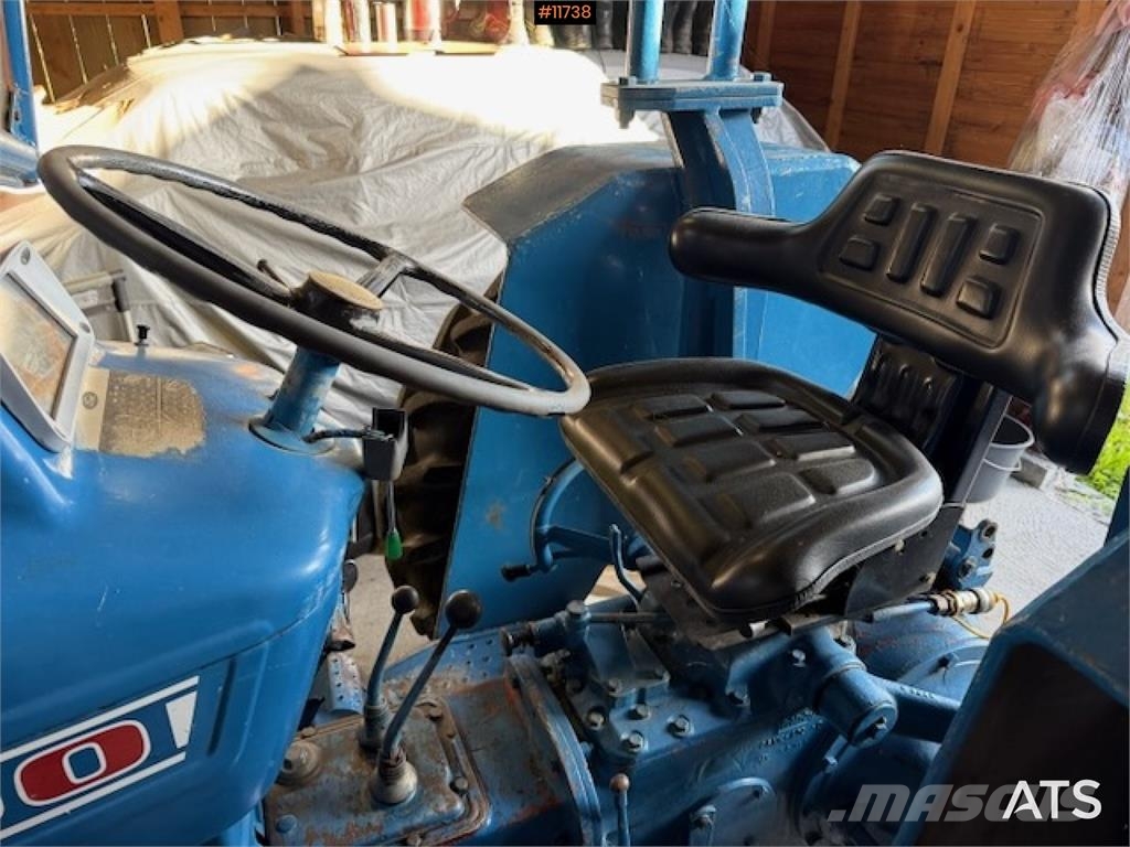 Ford 2000 2x4 traktor rep objekt Traktorer