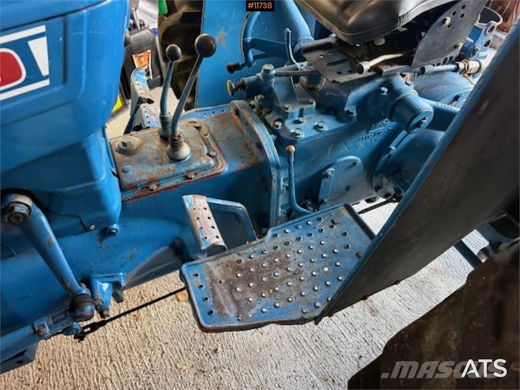 Ford 2000 2x4 traktor rep objekt Traktorer