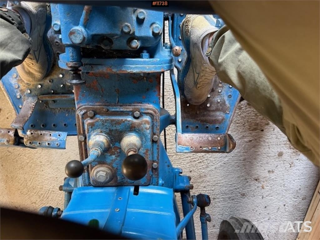 Ford 2000 2x4 traktor rep objekt Traktorer