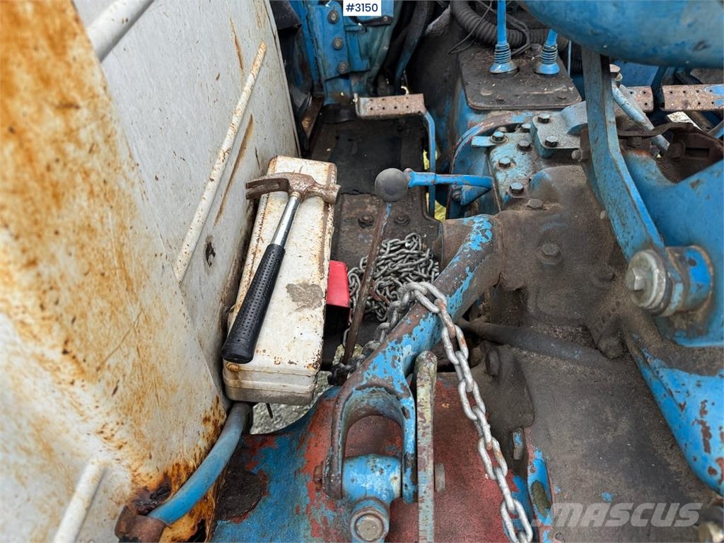 Ford 4000 الجرارات