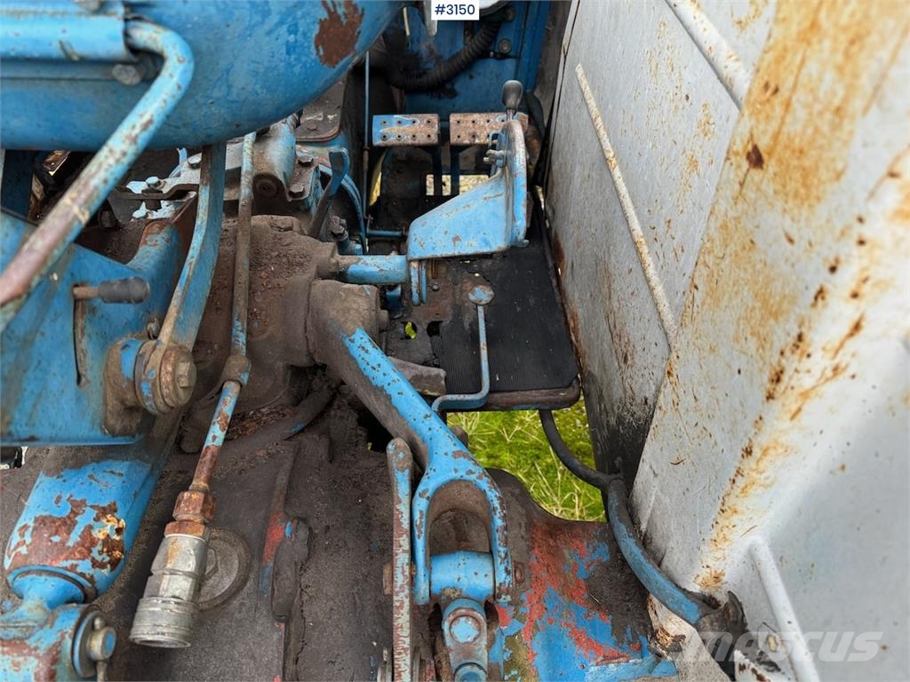 Ford 4000 الجرارات