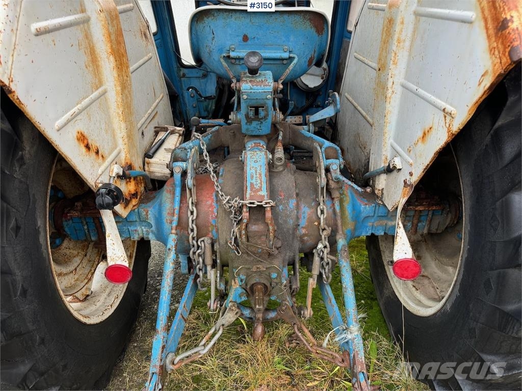 Ford 4000 الجرارات