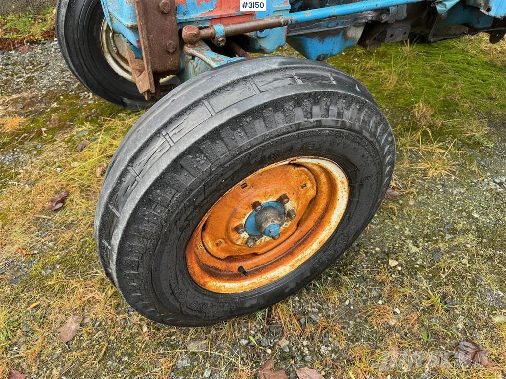 Ford 4000 الجرارات