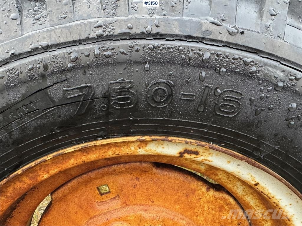 Ford 4000 الجرارات