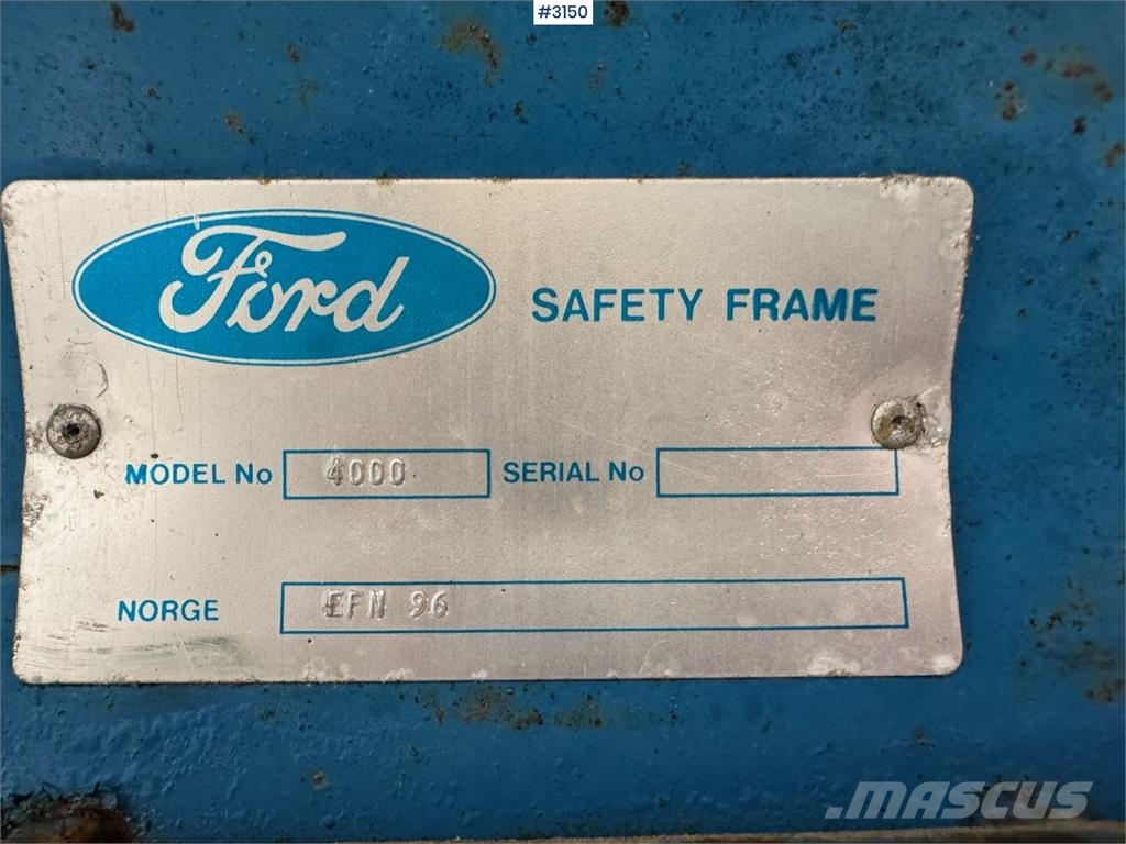 Ford 4000 الجرارات