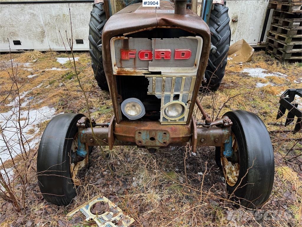 Ford 4000 الجرارات