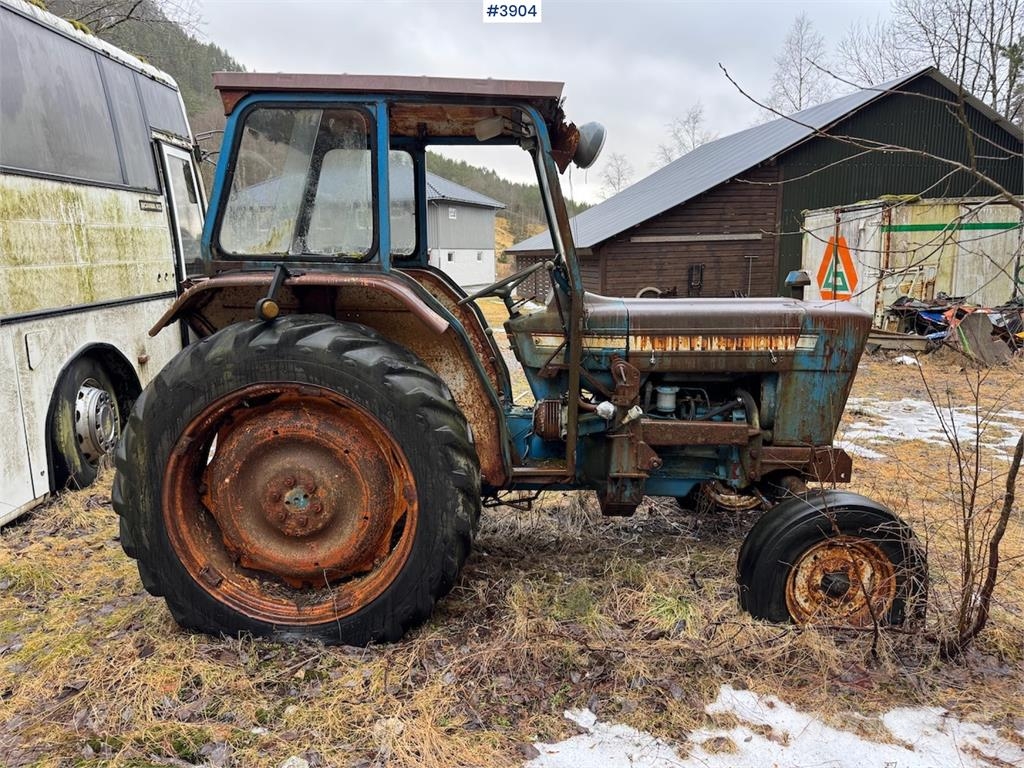 Ford 4000 الجرارات