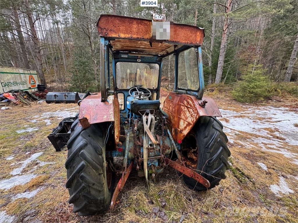 Ford 4000 الجرارات