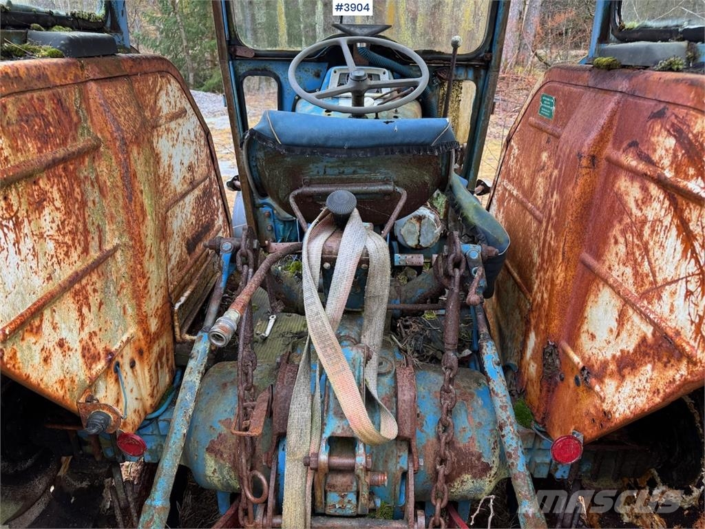 Ford 4000 الجرارات