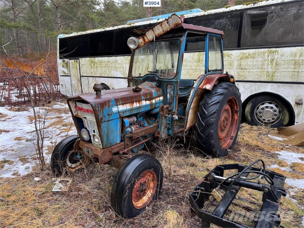 Ford 4000 الجرارات