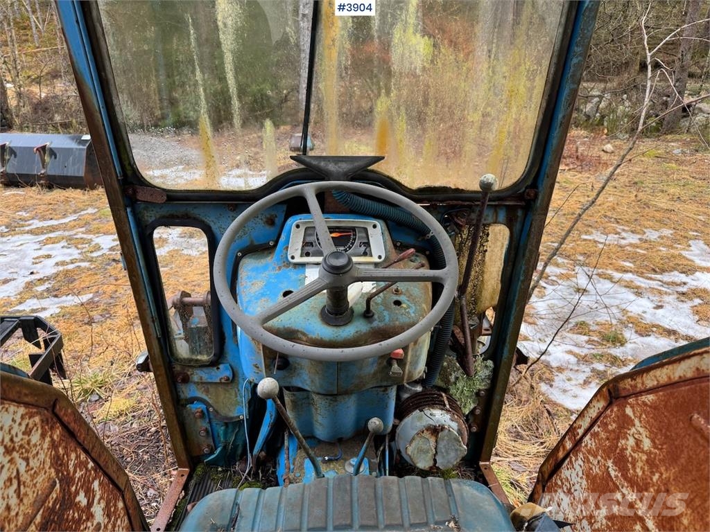 Ford 4000 الجرارات