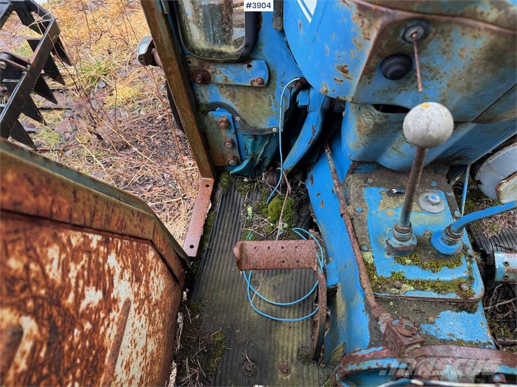 Ford 4000 الجرارات