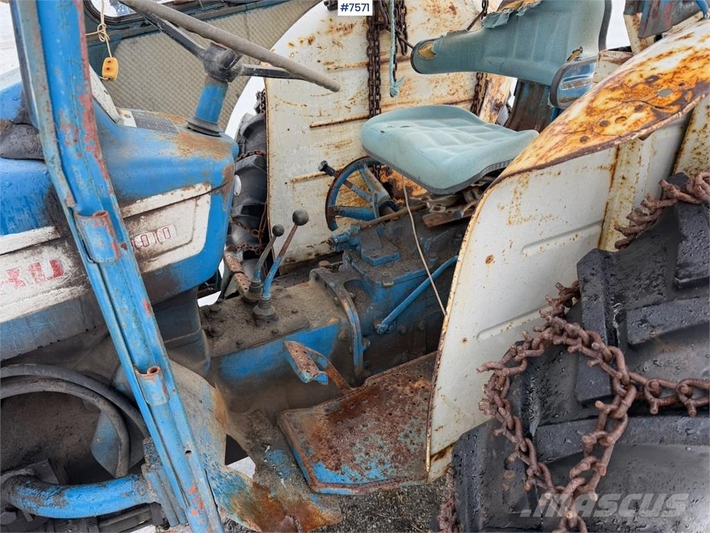 Ford 4000 الجرارات
