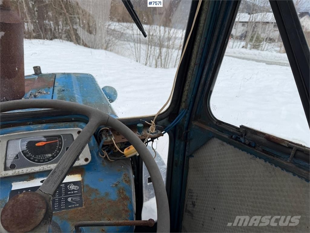 Ford 4000 الجرارات