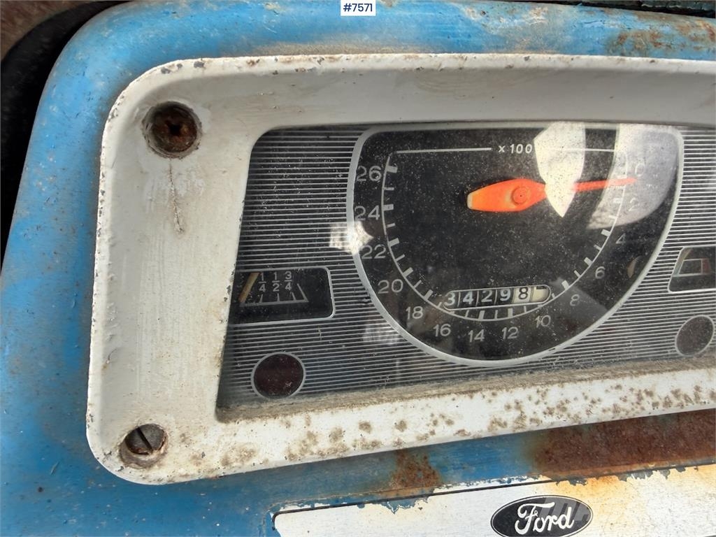 Ford 4000 الجرارات